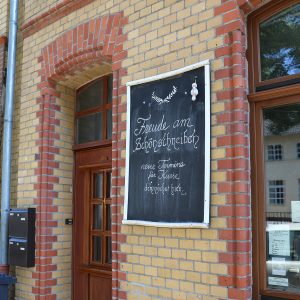 Tafel an einer Hauswand