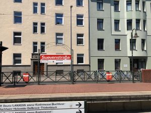 Die KVB-Haltestelle Suevenstraße ist in wenigen Minuten erreichbar.
