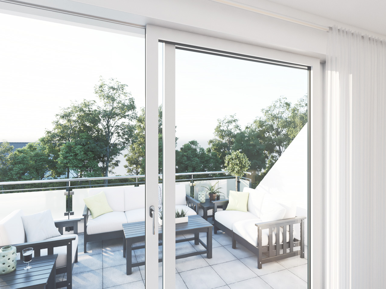 Blick durch eine Fensterfront auf einen großen Balkon mit Polstermöbeln