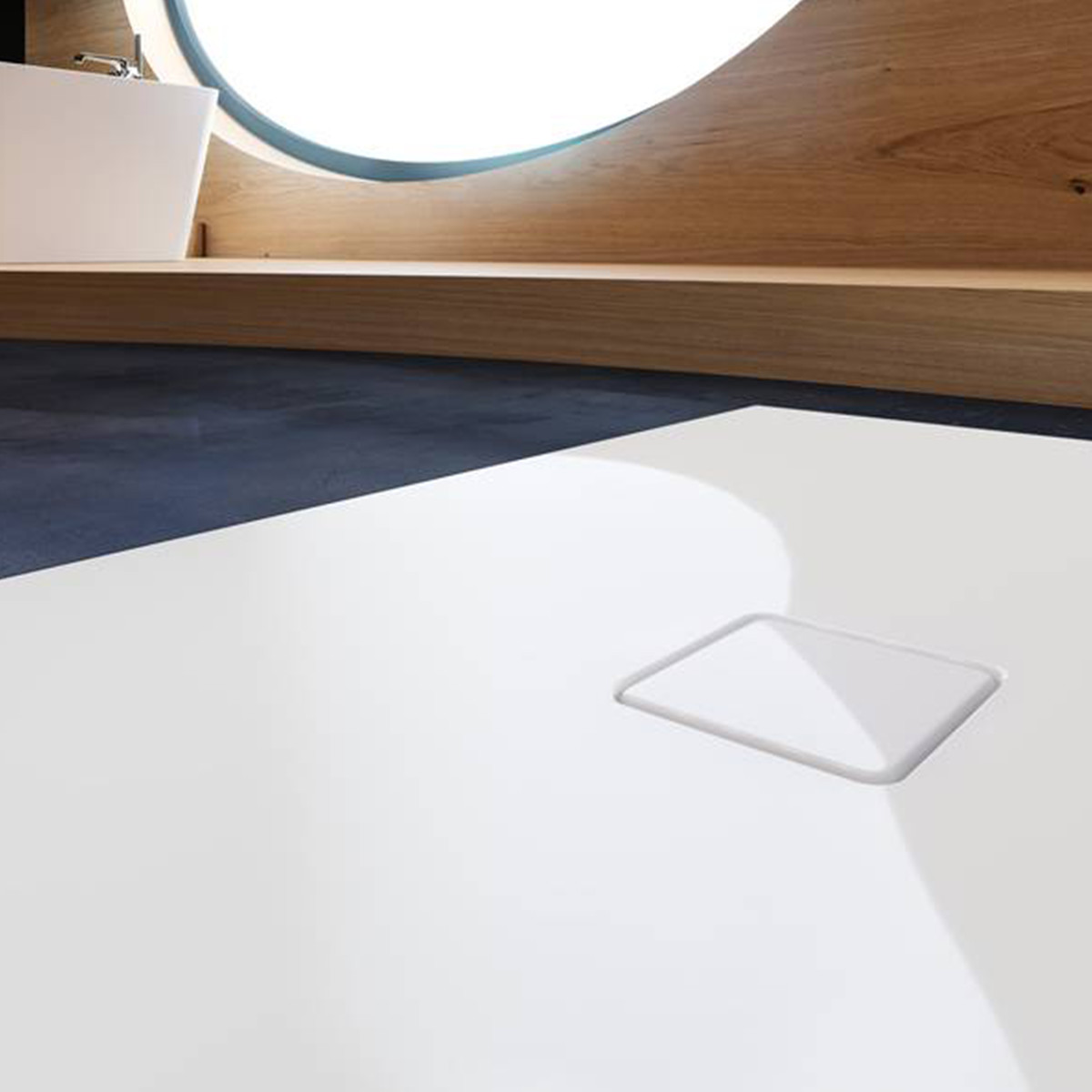 Symbolfoto einer ebenerdigen Duschtasse