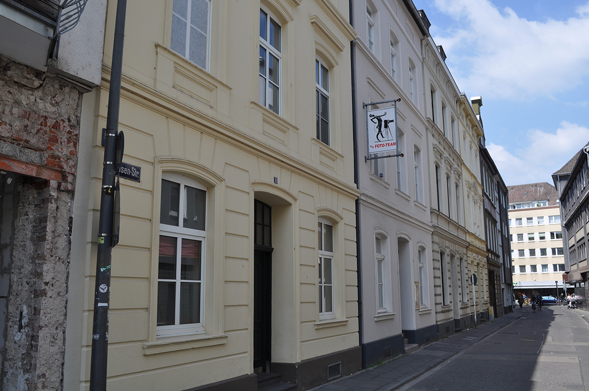 Blick auf Häuserfassade