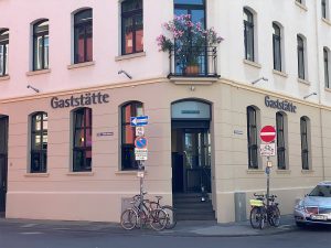 Außenansicht einer Gaststätte