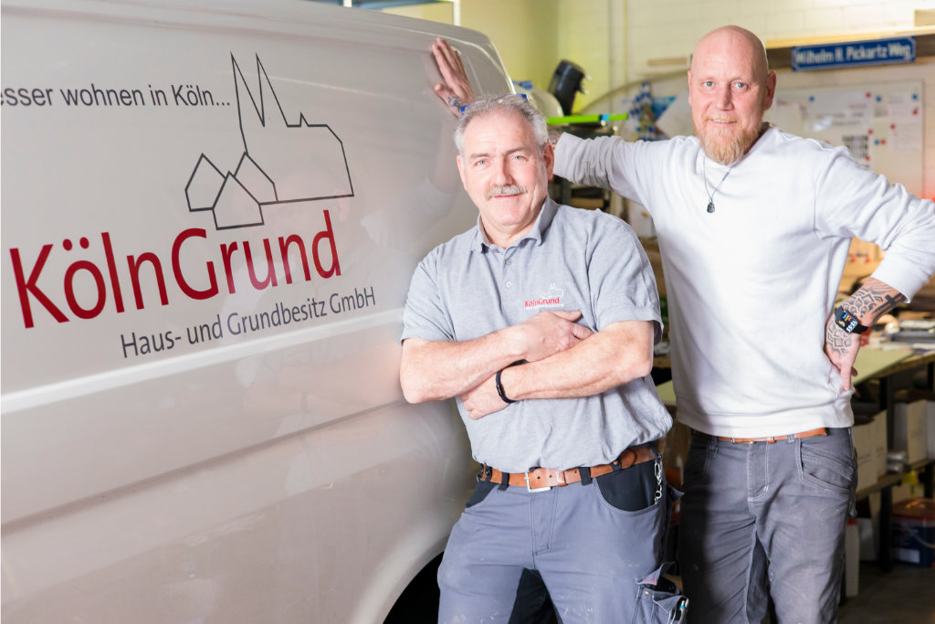 Makler und Kundin im Beratungsgespräch